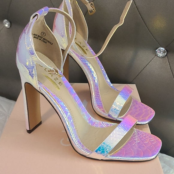 Shoes - Picture 3 of 4